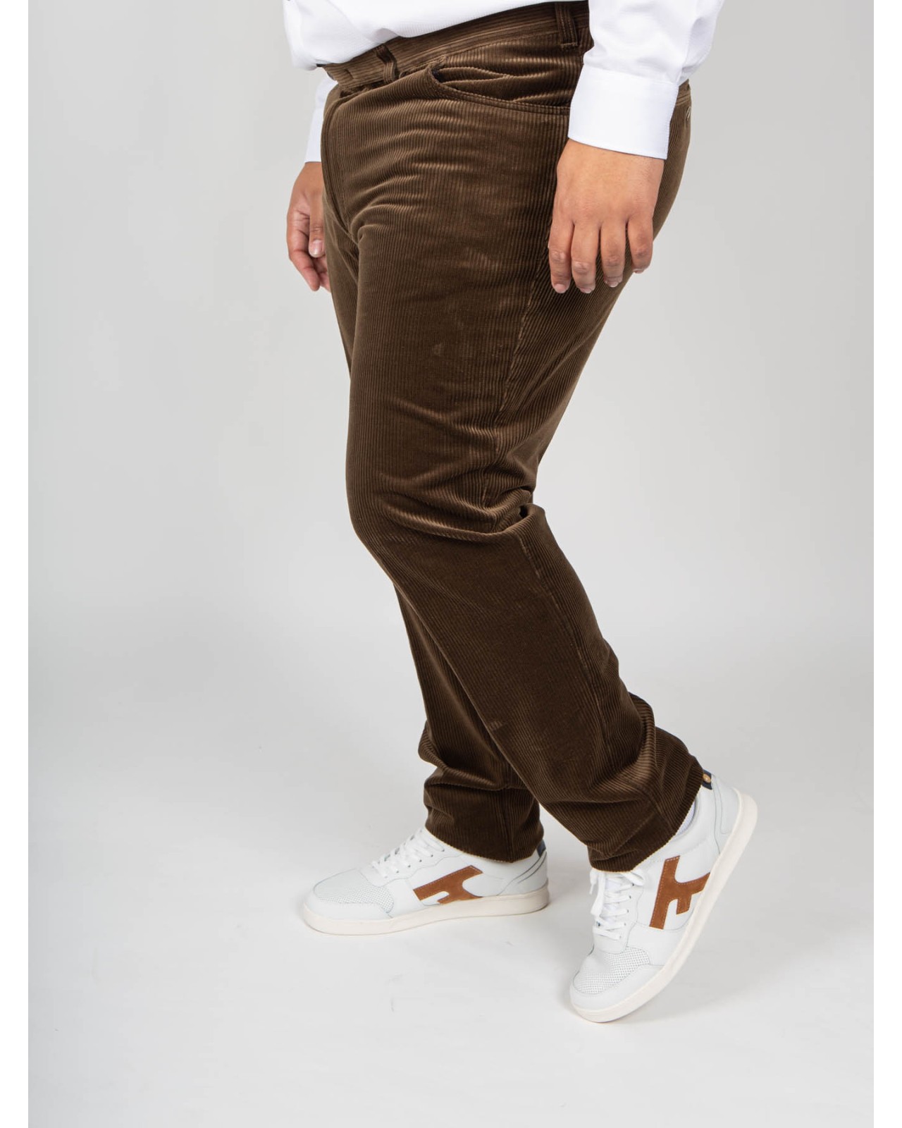 Pantalon chino Maneven en velours grande taille beige