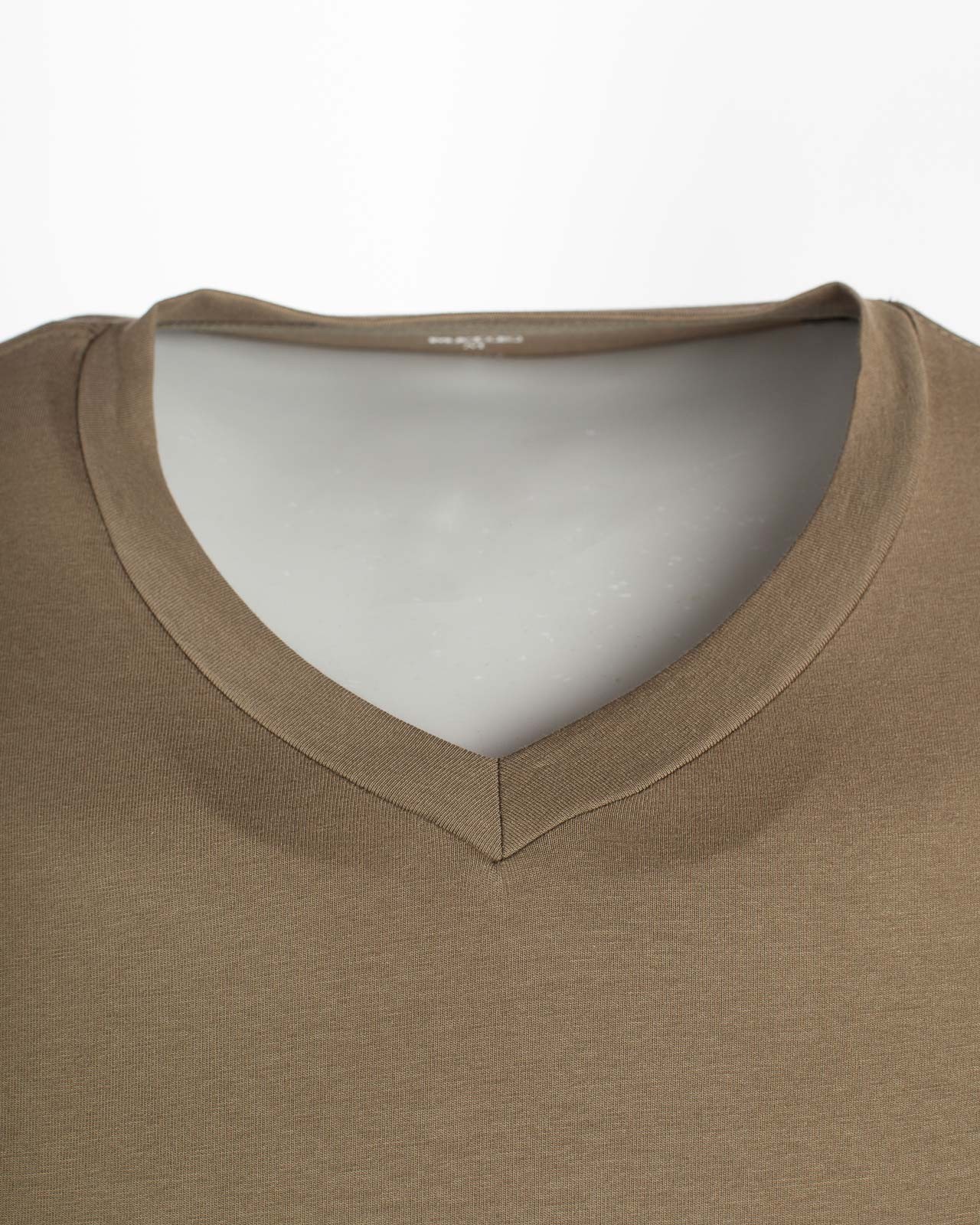 Tee Shirt col V vert kaki pour homme grand