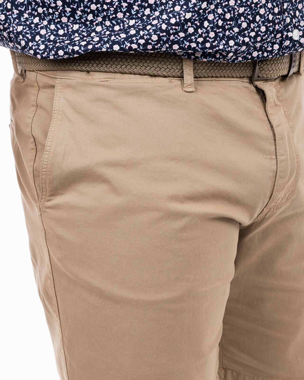 Short chino avec ceinture grande taille beige