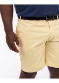Short chino grande taille avec ceinture jaune
