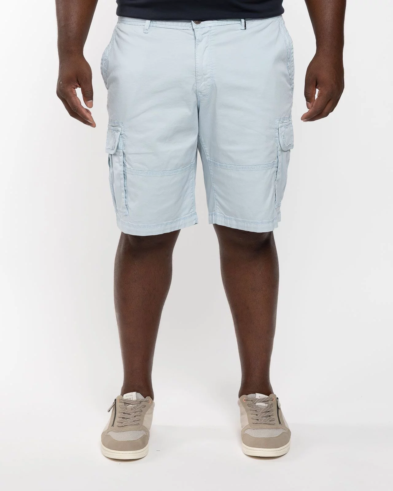 Short cargo grande taille bleu ciel