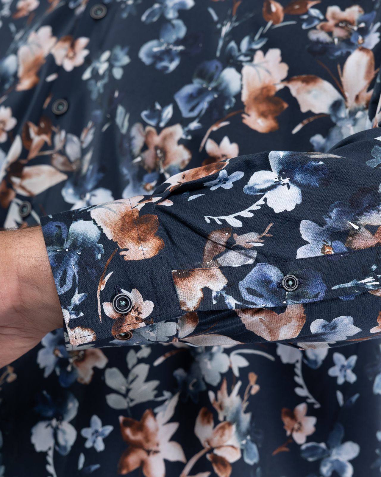 Chemise à fleurs facile à repasser grande taille bleu marine