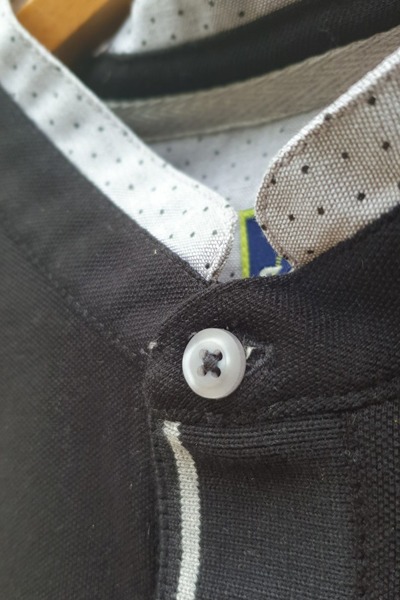 polo détail bouton