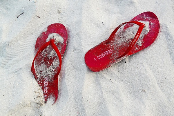 Alléger la silhouette grâce à la tong