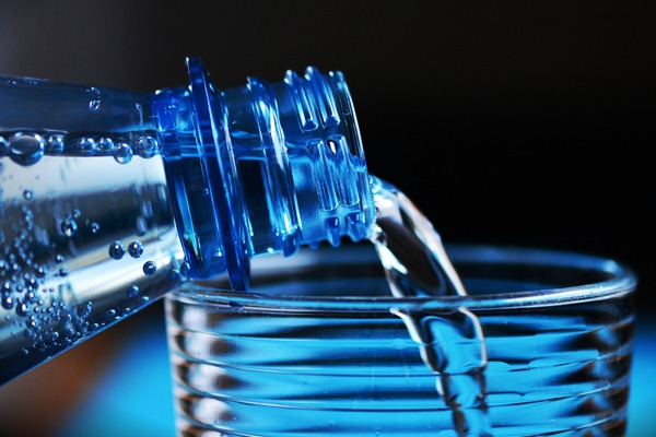 Boire régulièrement de l’eau