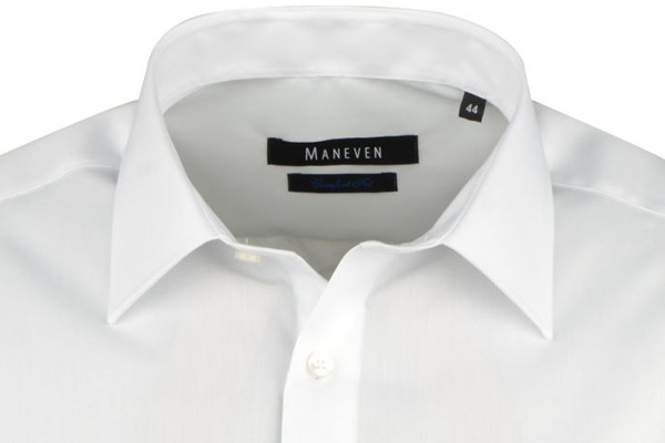 Col chemisette blanche