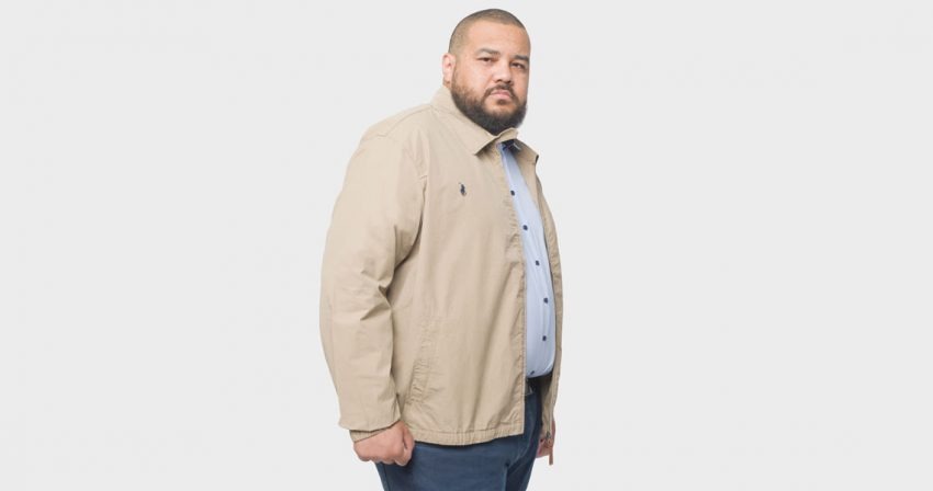 Look d'automne : blouson, chemise et jean.