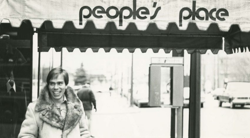 Tommy Hilfiger devant sa 1ere boutique The People's place