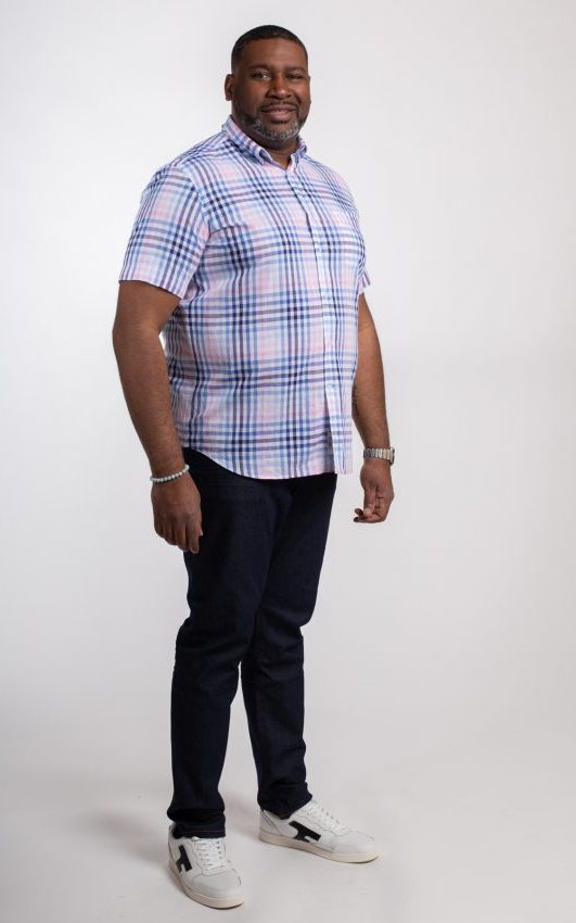 S'habiller pour le printemps look chemise homme grande taille