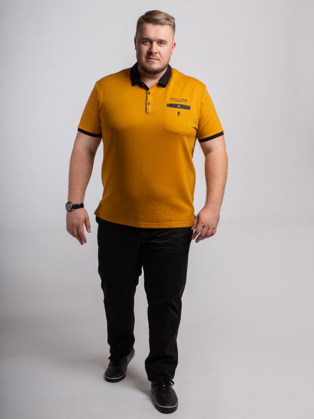 Look casual avec un polo manche courte jaune Ruckfield