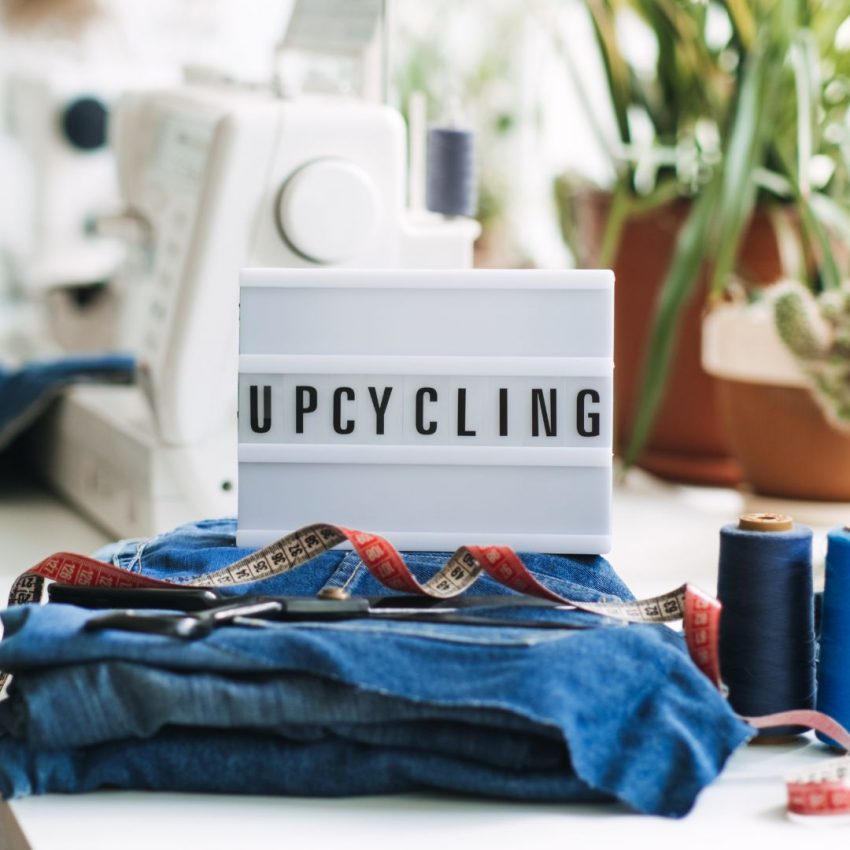 Upcyling de vieux vêtements usagés pour recycler ses vêtements