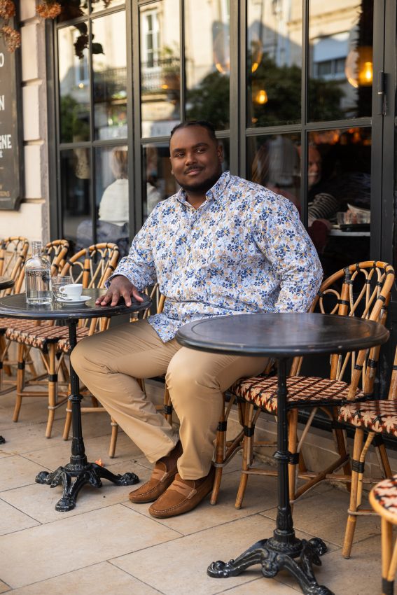 Look élégant avec une chemise imprimée