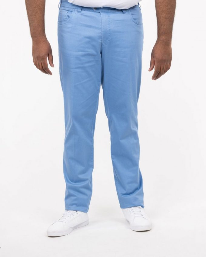 Pantalon chino grande taille homme bleu ciel pour les vacances d'été